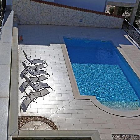Lovely Apartment With Beautiful Pool Примоштен Экстерьер фото