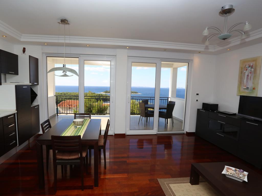 Lovely Apartment With Beautiful Pool Примоштен Экстерьер фото