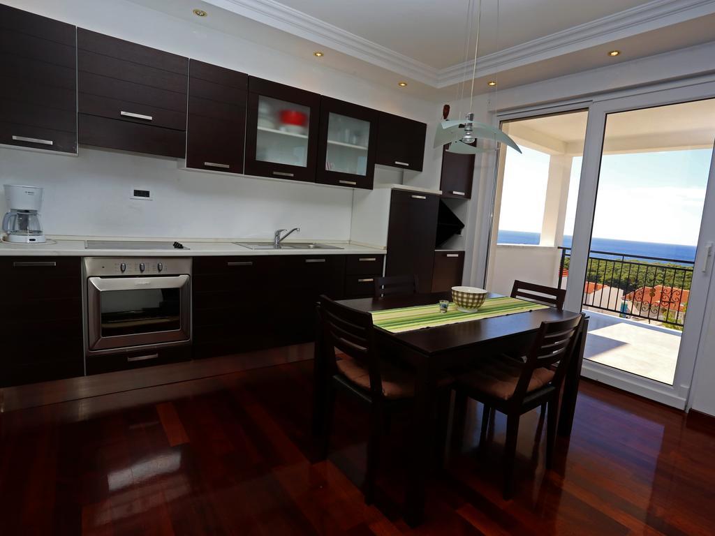 Lovely Apartment With Beautiful Pool Примоштен Экстерьер фото